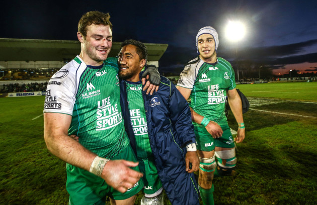Robbie Henshaw and Bundee Aki celebrate at the end of the game