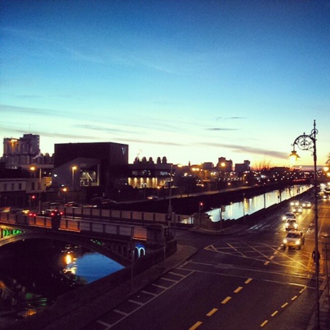 Sunday afternoon. Photo taken in 2015. #ellisquay #dublin #irlanda #ireland #guinnessfactory #liffeyriver #urbanlandscape #city #ciudades #cities #urbex #sunset #atardecer #streetshots #paisajeurbano #streetphotos #dublin7 #streetpics #citysnap #illgrammers #quays #bridge #irelandaily #visitdublin #dublindaily #instadublin #instaireland #thedublinbible #insta_ireland #streetscenes