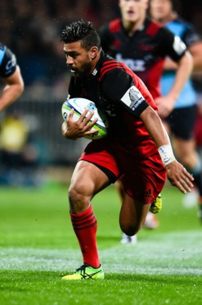 Richie Mo'unga scores a try