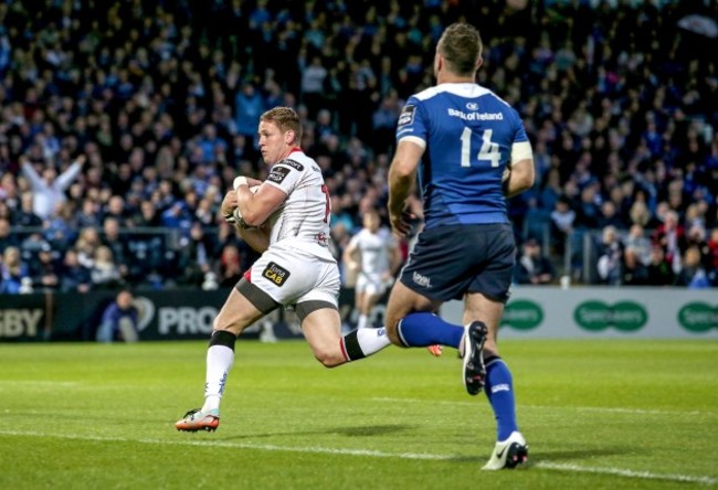 Craig Gilroy runs in a try