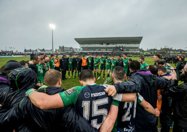 The Connacht team huddle