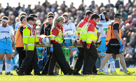 Finn Russell leaves the field injured