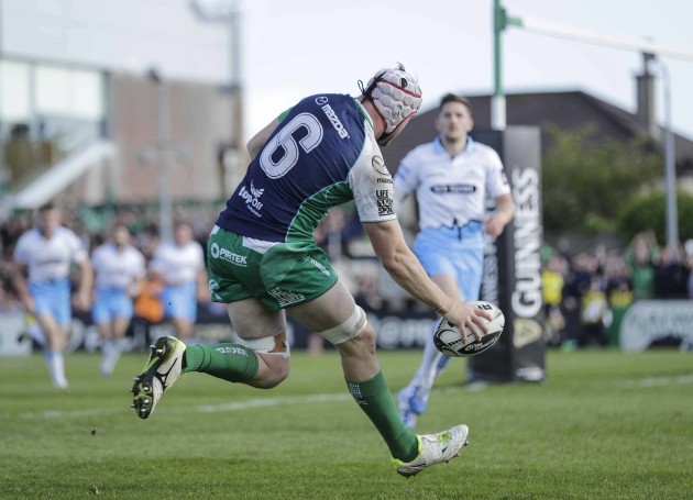 Eoin McKeon scores a try that was disallowed