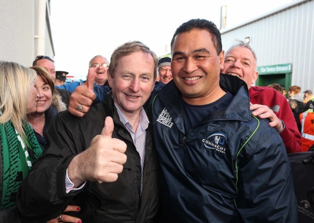 Enda Kenny with Pat Lam at the end of the match