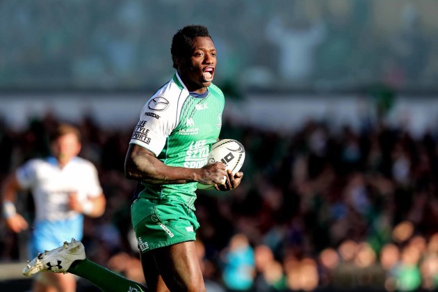 Niyi Adeolokun runs in for a try