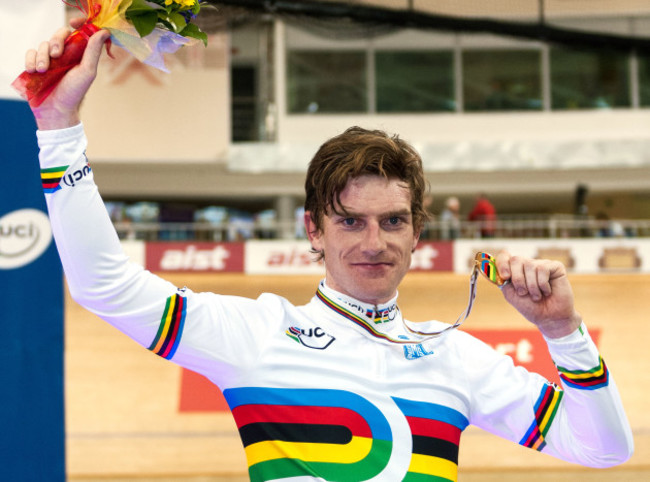 Martyn Irvine celebrates with his gold medal