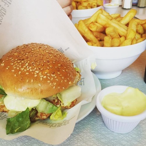 Treat Thursday #eddierockets #burger #chips #treatthursday #yum