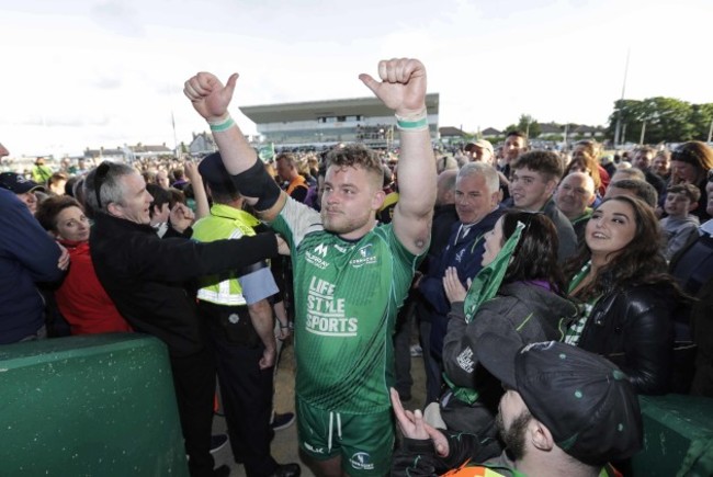 Finlay Bealham celebrates at the end of the match