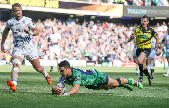 Tiernan O'Halloran scores a try