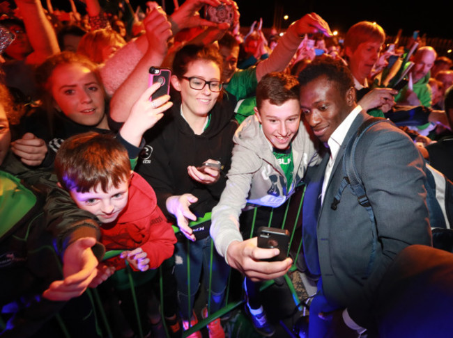 Connacht fans meet Niyi Adeolokun