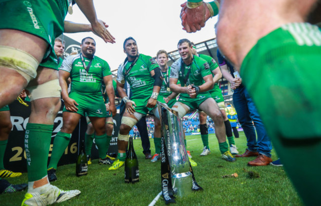 Bundee Aki and Robbie Henshaw celebrate