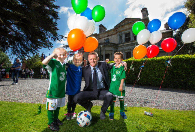 Matilda Byrne, Kyle Mooney and Kyle Doyle with Damien Duff