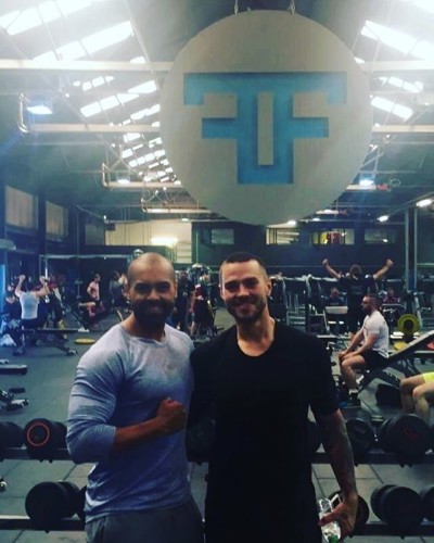 Getting pumped before his @threeireland arena gig tonight. @mattjwillis from Busted working out with @mrflye at @flyefit Macken Street #busted #music #3arena #workout #rockstar