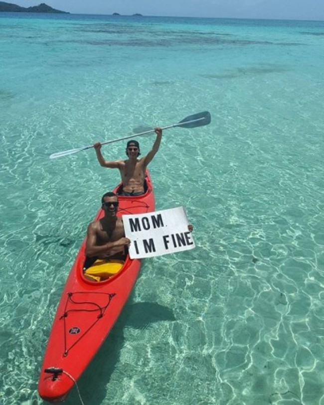 Kayaking in the Caribbean Sea #momimfine #travel #travelgram #providencia #island #colombia #kayak