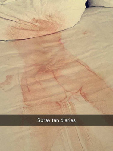 chrissy-teigen-spray-tan-fail1
