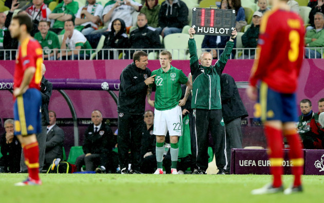 Alan Kelly gives advice to James McClean
