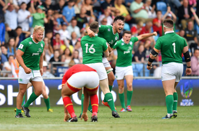 Ireland players celebrate their victory