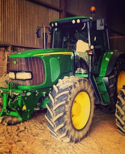 All clean and shiny waiting for some grass to be knocked down #johndeere #6820 #greenpower #fearthedeere #summer #silage