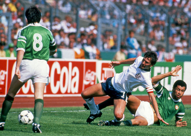 Paul McGrath tackled by Bryan Robson