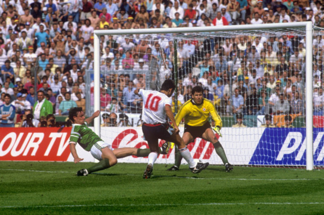 Soccer - European Championships - Euro 88 West Germany - Group Two - Ireland v England - Neckarstadion