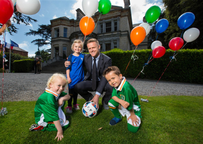 Matilda Byrne, Kyle Mooney and Kyle Doyle with Damien Duff