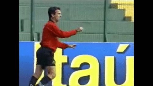 the most fabulous referee you'll ever see - Imgur