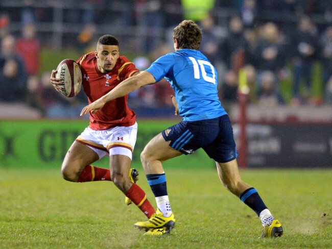 Keelan Giles is tackled by Matteo Minozza