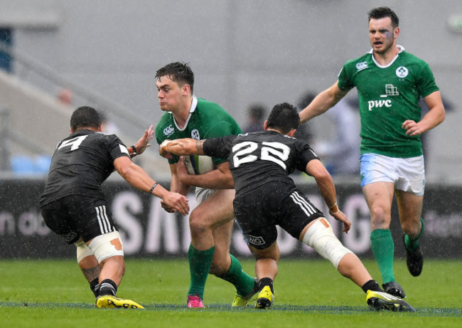 Conor O&rsquo;Brien is tackled by TJ Va'a and Hamish Dalzell