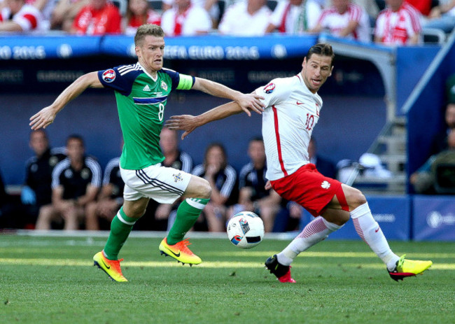 Steven Davis with Grzegorz Krychowiak