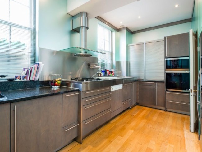 the-kitchen-goes-for-a-more-practical-look-and-is-just-next-to-a-large-family-dining-room