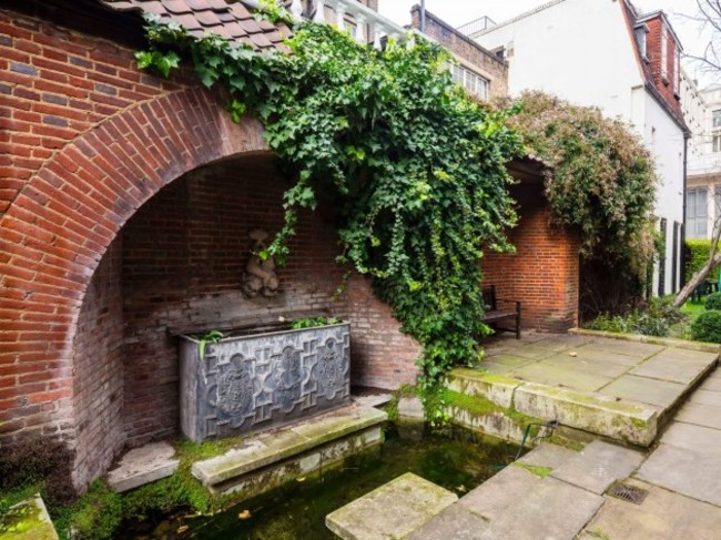 theres-also-a-small-garden-at-the-rear-of-the-house-which-is-communal-the-property-has-a-garage-too