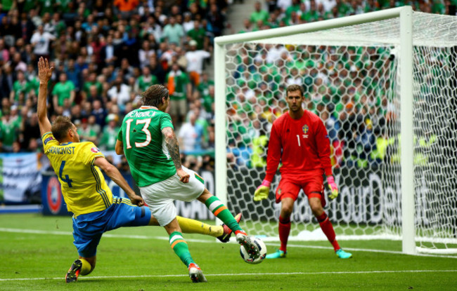 Andreas Isaksson saves a shot from Jeff Hendrick