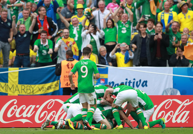 Ireland players celebrate Wes Hoolahan's goal