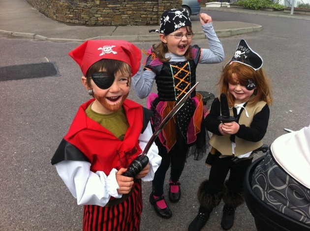 3 pirate kids