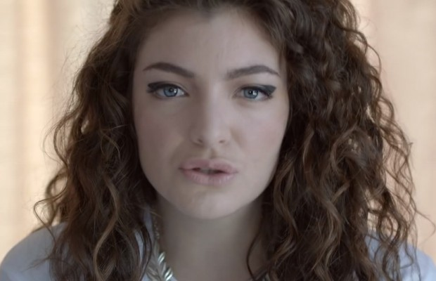  Lorde wrote a lovely message of a support on this Irish 