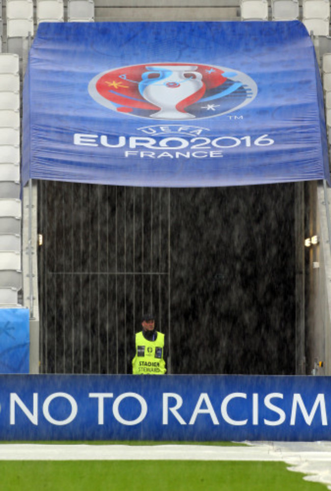 Belgium v Republic of Ireland - UEFA Euro 2016 - Group E - Republic of Ireland Training Session - Stade de Bordeaux