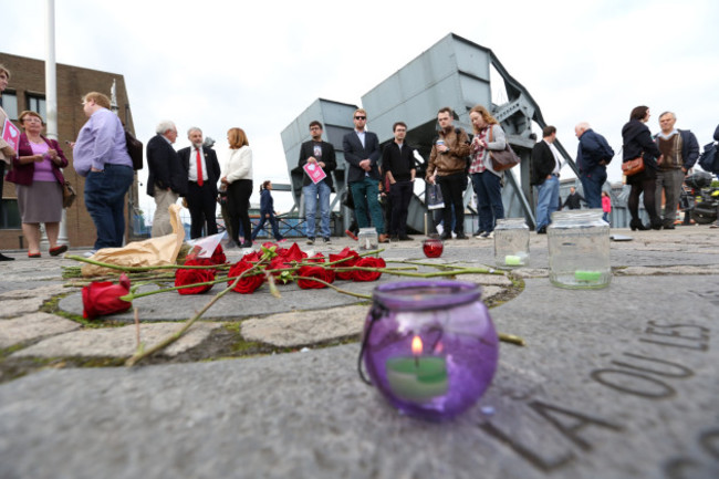 17/06/2016. Candle Light Vigil - Jo Cox MP. Pictur