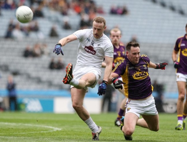 Daithi Waters tackles Alan Smith