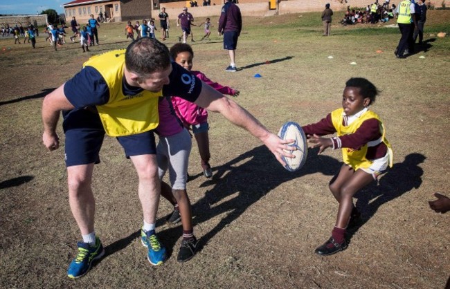 Donnacha Ryan  with the kids