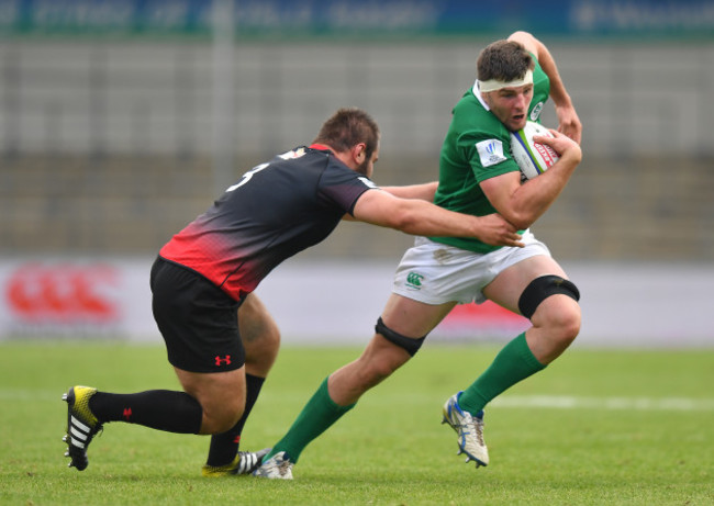 Sean O'Connor is tackled by Lasha Tabidze