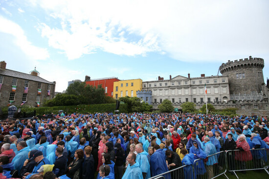 24/6/2016 Biden Visit. Crowds of people queue in t