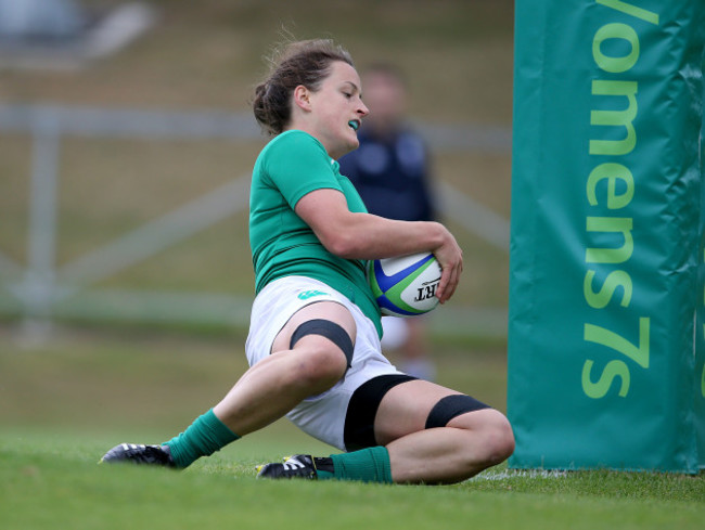 Audrey O'Flynn scores a try