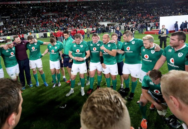 Rory Best talks to his team after the match