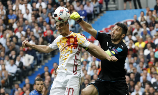 Italy v Spain - UEFA Euro 2016 - Round of 16 - Stade de France