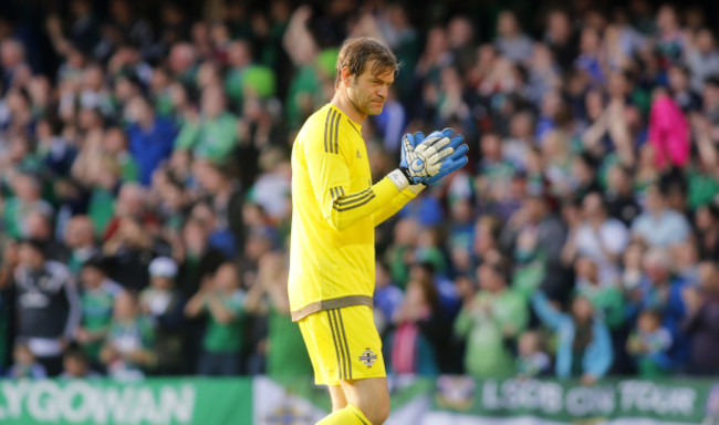 Roy Carroll celebrates their first goal