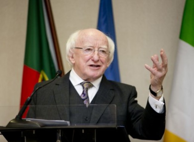 president-higginss-state-visit-to-portugal-8-12-dec-2015-3-390x285