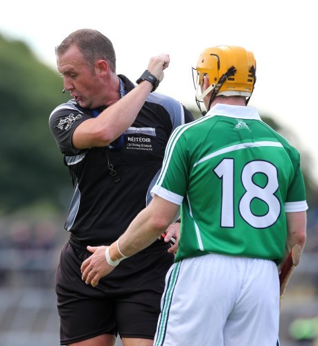 Alan Kelly shows a straight red card to Seanie O'Brien
