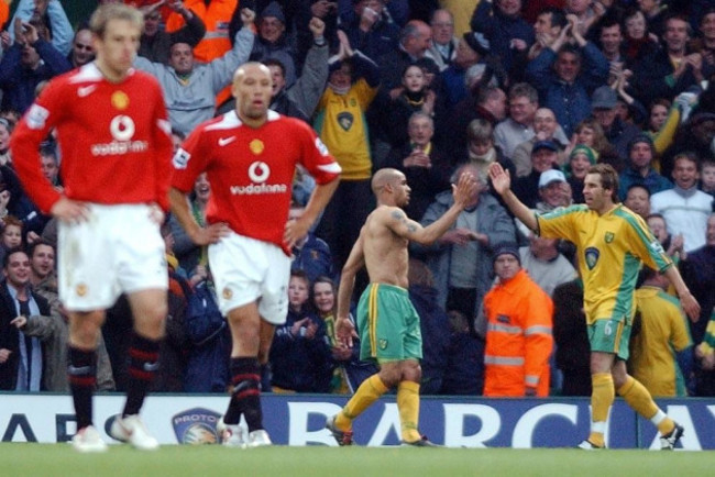 Soccer - FA Barclays Premiership - Norwich City v Manchester United - Carrow Road