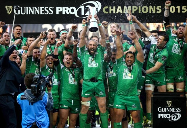 John Muldoon lift the Guinness Pro12 Trophy