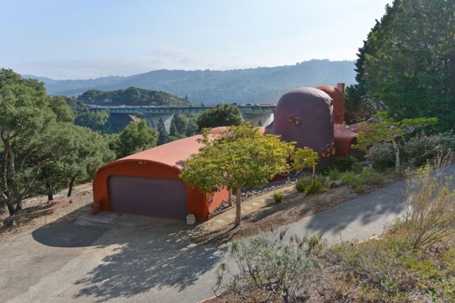 even-from-far-away-its-easy-to-the-flintstones-house-isnt-a-normal-property